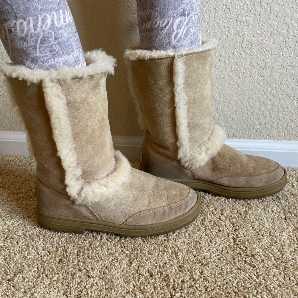 UGG boots, Sundance Short, Women’s Size 7